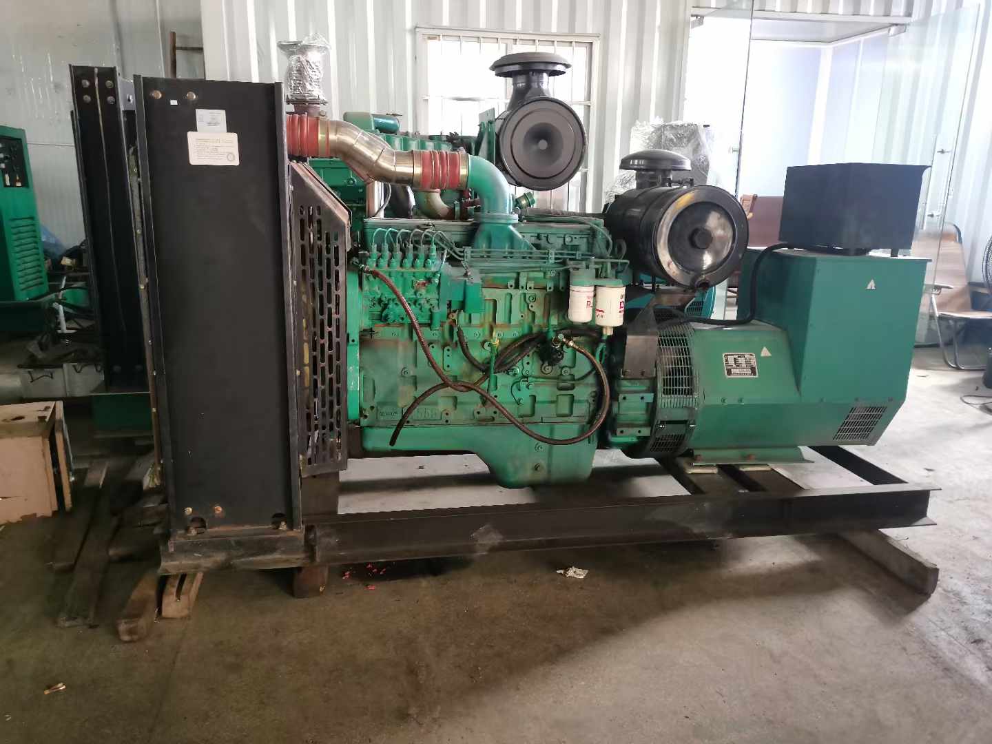 百色发电机租赁如何确定电缆的承载电流是否在安全范围内？