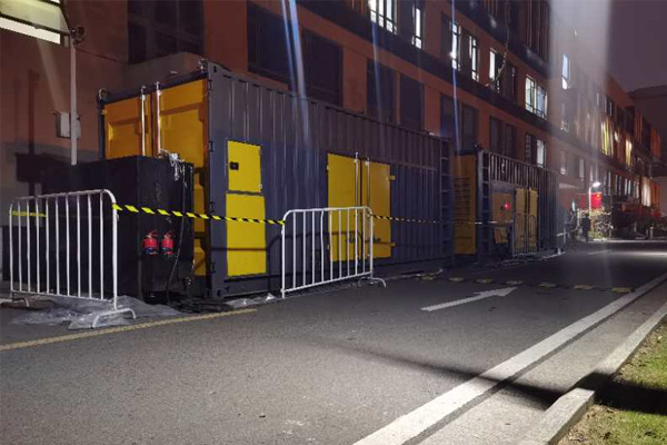 百色柴油发电机组的输出电压是如何调节的？